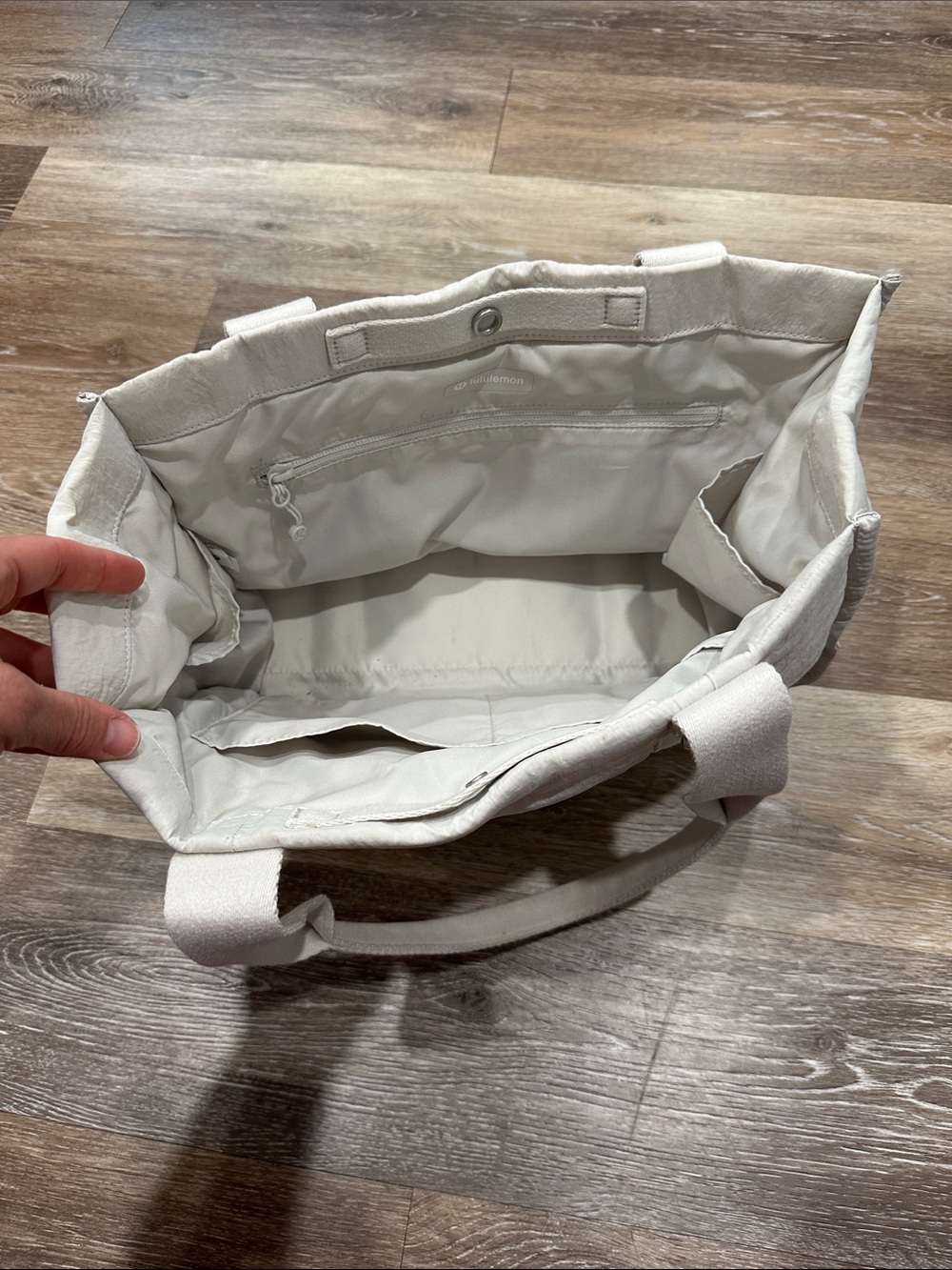 lululemon athletica Everday Tote in Cream - Picture 5 of 13
